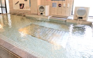 【男湯】備長炭風呂-さくらの湯