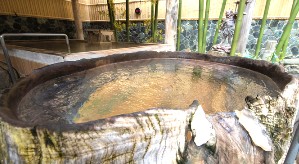【男湯】古代檜風呂-さくらの湯