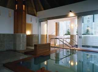 内湯・男湯(公式サイトから引用)