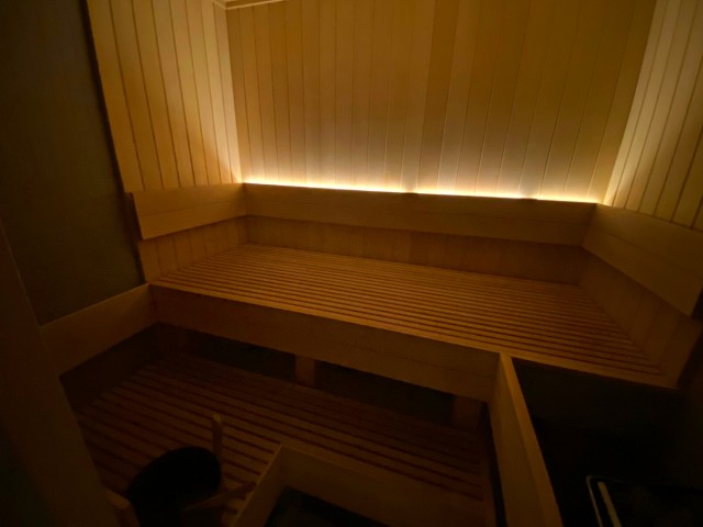 サウナ室(最大2名用)