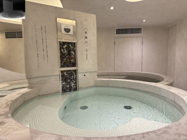【女湯】富士山溶岩鉱石濾過循環水風呂