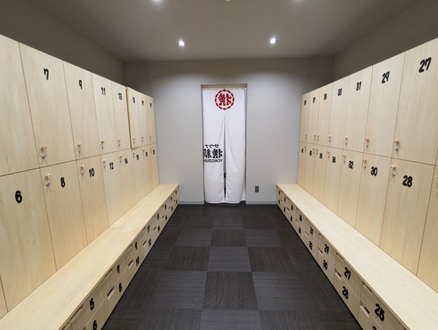 ロッカー(上段にスーツケースを置ける)