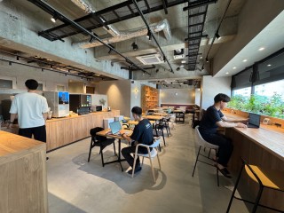 カフェ・コワーキングスペース