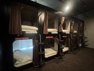 カプセルホテル